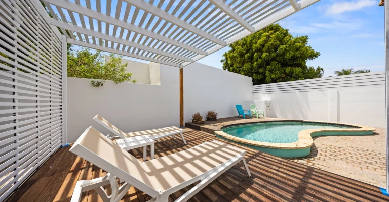 Modern 3 Bedroom Home in Opal, property in Aruba