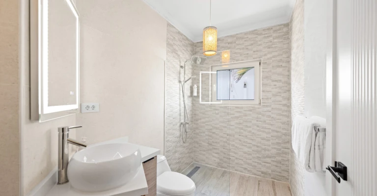 Modern 3 Bedroom Home in Opal, photo 13